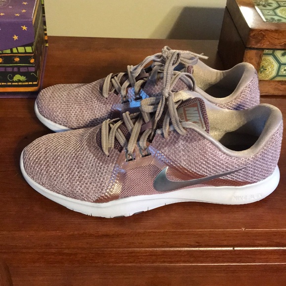 Nike Shoes - Nike Flex TR 8